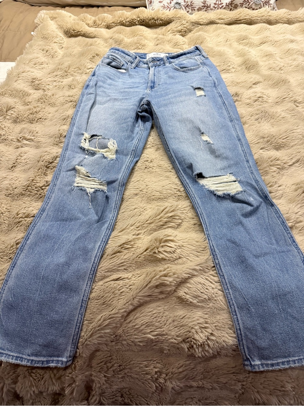 Hollister curvy ultra high-rise mom jean
